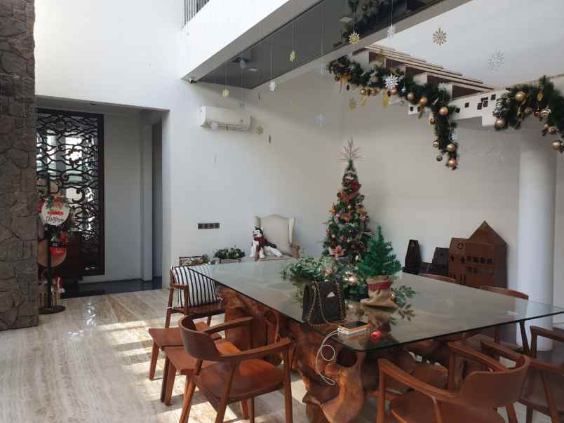 rumah pakuwon city villa royal minimalis siap huni