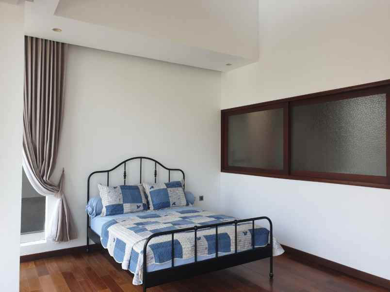 rumah pakuwon city villa royal minimalis siap huni