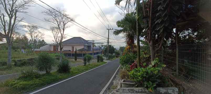 rumah poros kemayoran atas cemorokandang jalan kembar