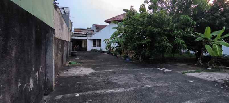 rumah pulomas 1000m2 lokasi strategis dan aman