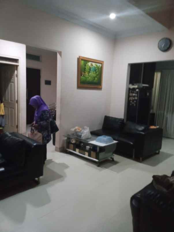 rumah second 2 lantai terawat di harjamukti depok