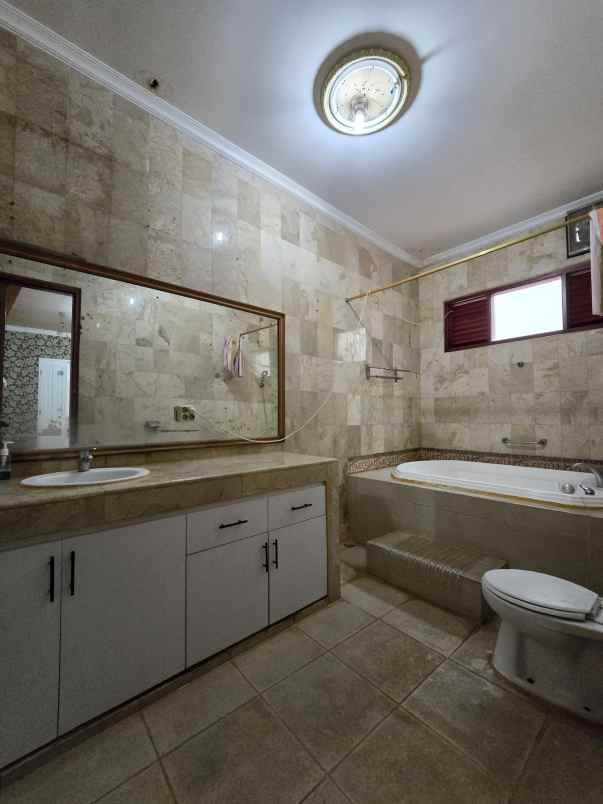 rumah second terawat non komplek di tebet jaksel