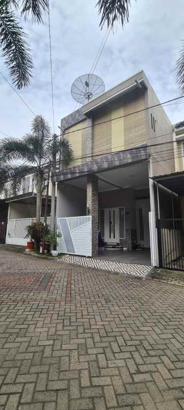 rumah siap huni 3 lantai dekat kampus polinema