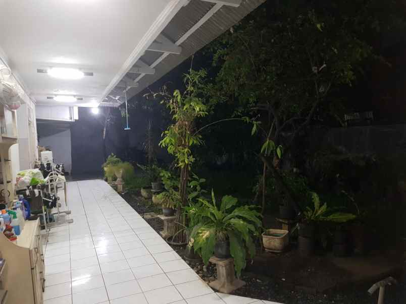 rumah siap huni depan taman di rungkut mejoyo