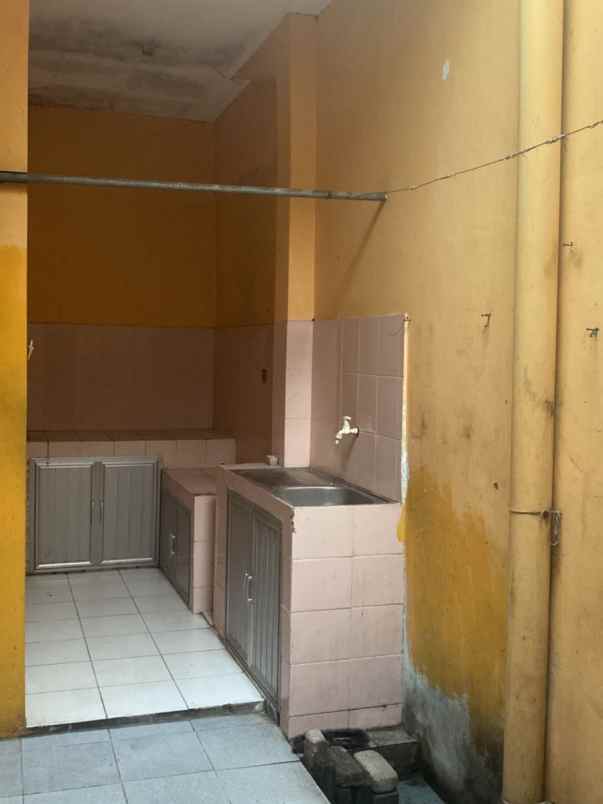 rumah siap huni dua lantai di majapahit semarang