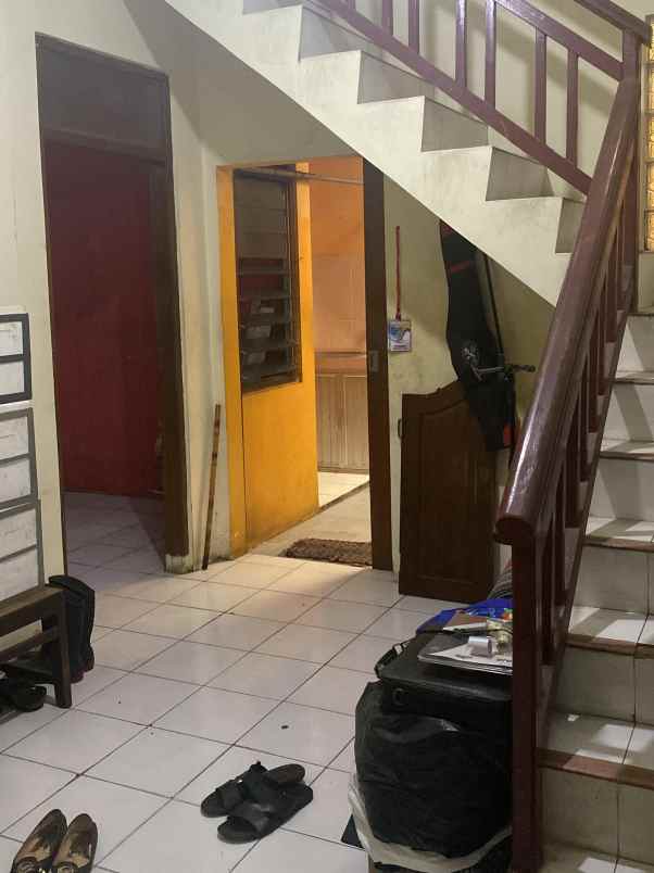rumah siap huni dua lantai di majapahit semarang