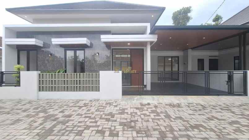 rumah siap huni modern di lingkungan strategis ngaglik