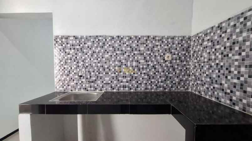 rumah sleman halaman luas akses mudah ke tol sekolah