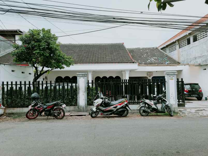 rumah tinggal lebar 20 meter di pondok pinang