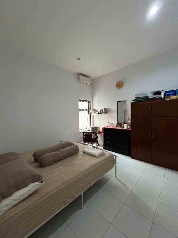 rumah villa bintaro tangerang selatan