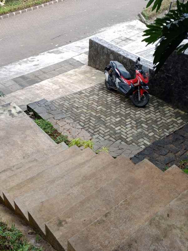 rumah villa dago bdg