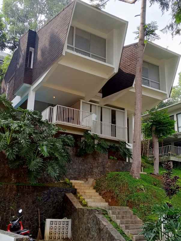 rumah villa dago bdg