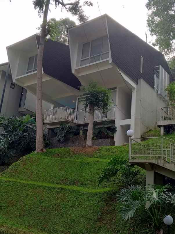 rumah villa dago bdg