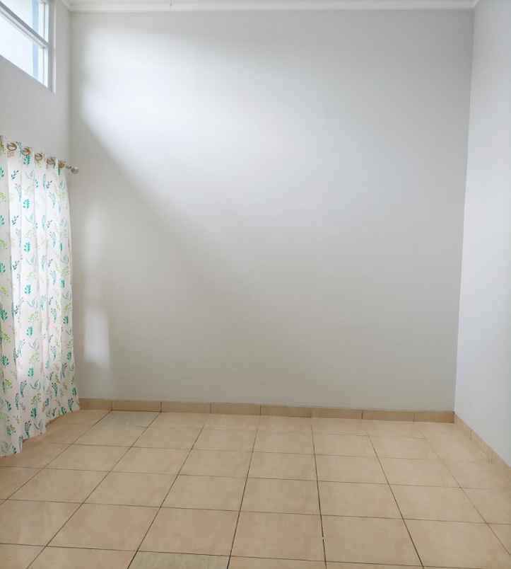 sewa rumah di summarecon emerald karawang