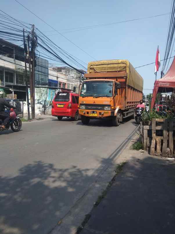 tanah berikut gudang kayu daerah kapuk raya