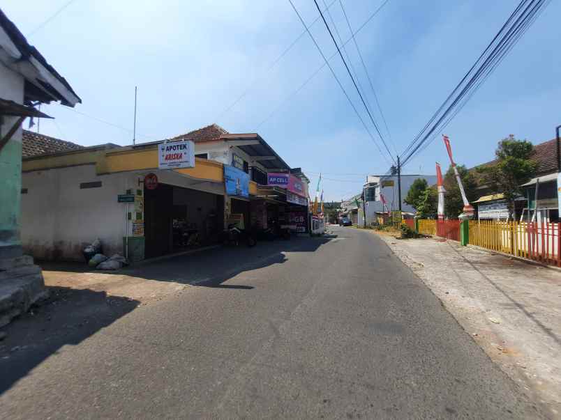 tanah tepi aspal belakang pasar gentan