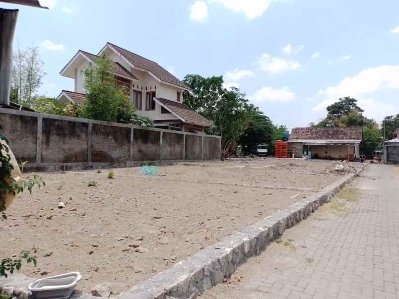 400 jutaan utara bandara adi sucipto