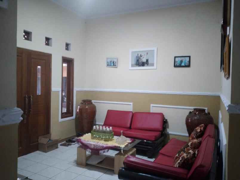 d jual kost dan rumah induk