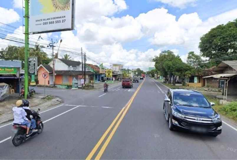 dekat gerbang tol ambarketawang tanah