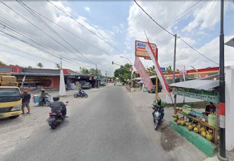 dekat tugu lilin bangunjiwo