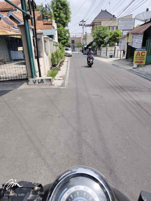 dijual bangunan hitung tanah solo