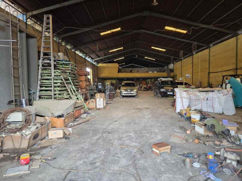 dijual gudang di surimulia surabaya