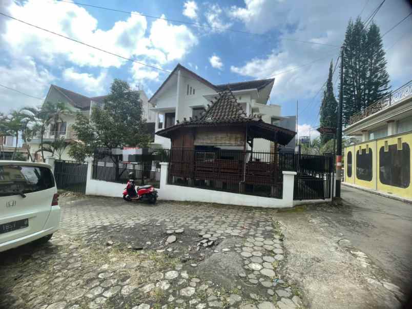dijual home stay lokasi kawasan premium kota batu