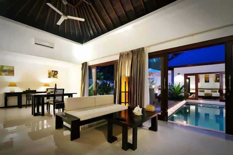 dijual hotel jl raya senggigi senggigi