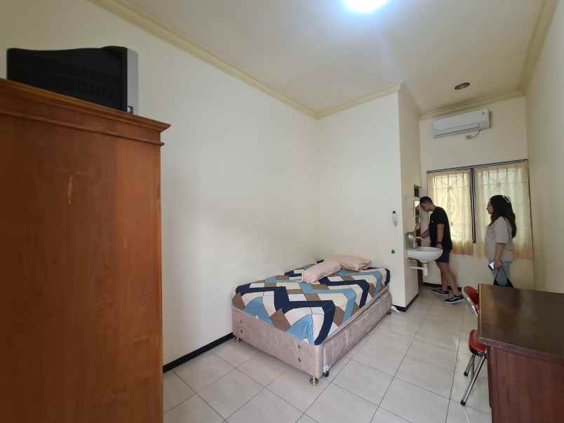 dijual kost jl siwalankerto viii