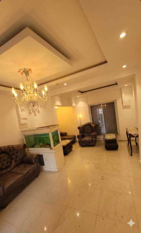 dijual rukam mewah dan luas di kawasan gunung putri