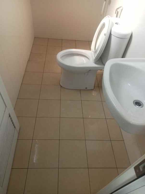 dijual ruko 3 lantai burgundy summarecon bekasi