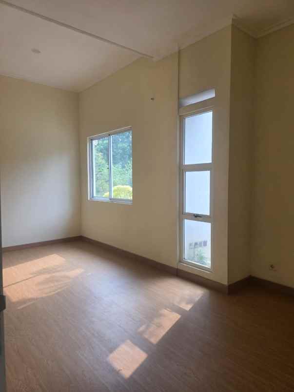 dijual ruko gudang kantor cluster darwin scientia