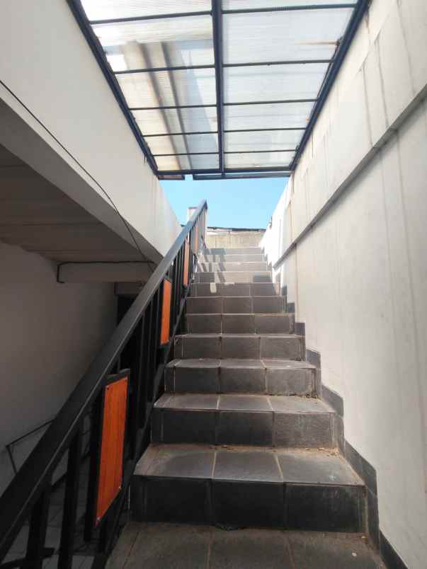 dijual ruko gudang kantor jalan cut mutia bekasi timur