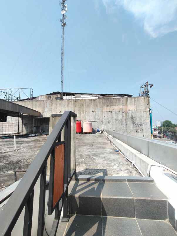 dijual ruko gudang kantor jalan cut mutia bekasi timur