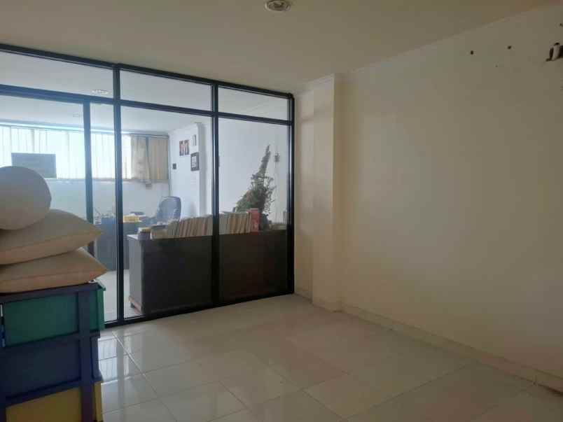 dijual ruko gudang kantor jalan raya hankam pondok