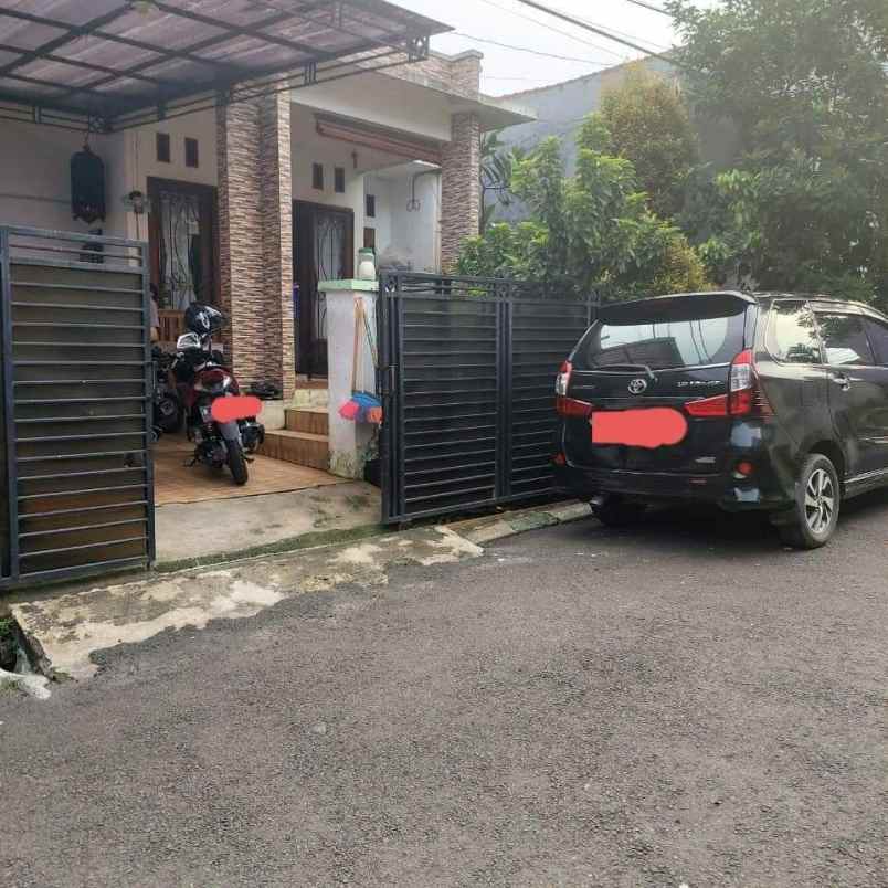 dijual rumah 1 1 4 lantai dalam cluster