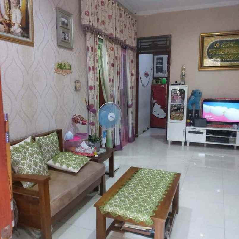 dijual rumah 1 1 4 lantai dalam cluster