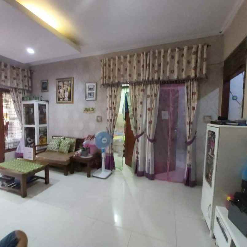 dijual rumah 1 1 4 lantai dalam cluster