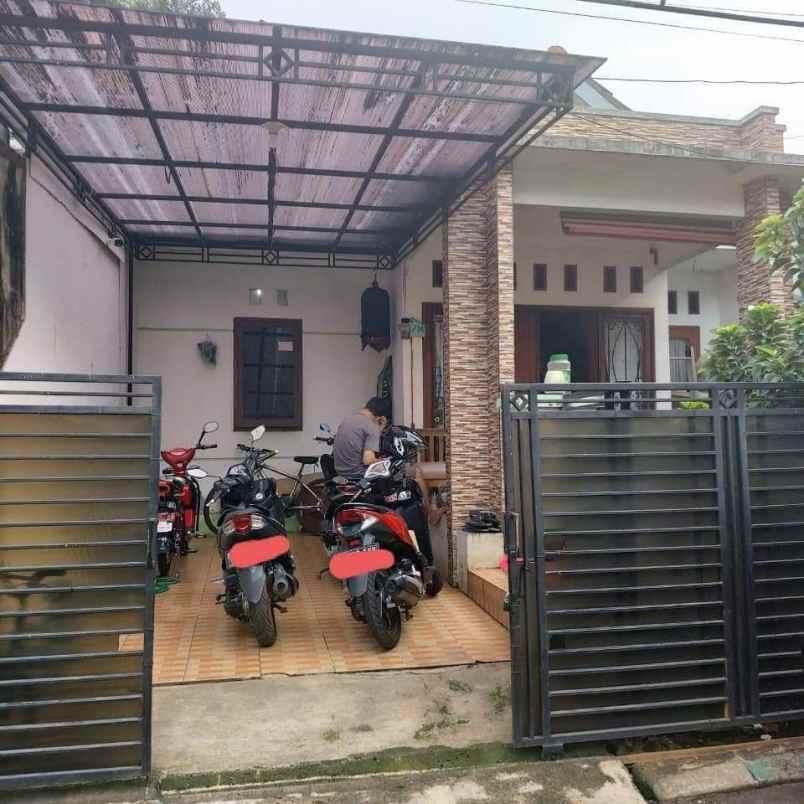 dijual rumah 1 1 4 lantai dalam cluster