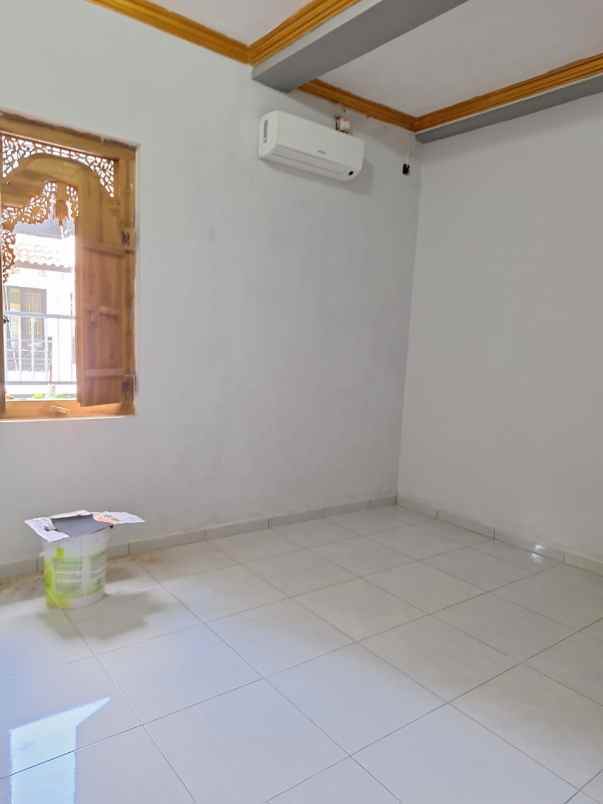 dijual rumah 2 lantai dekat bandara adisutjipto