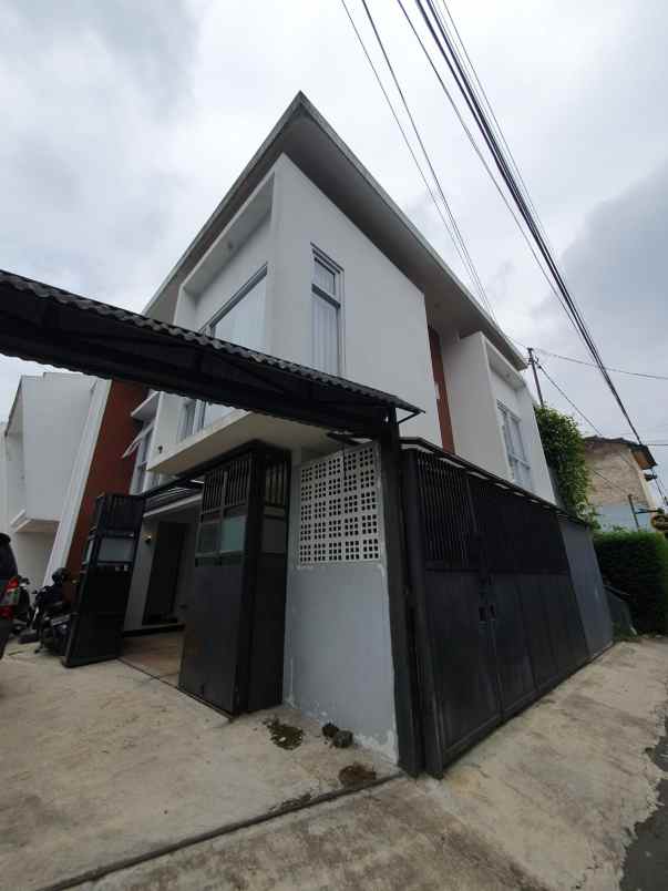 dijual rumah 2 lantai di pasteur kota bandung