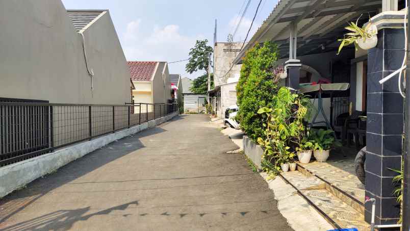 dijual rumah 2 lantai di sawangan angsuran 4 jutaan