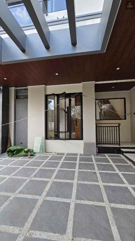 dijual rumah 2 lantai modern kontemporer tropis di bsd