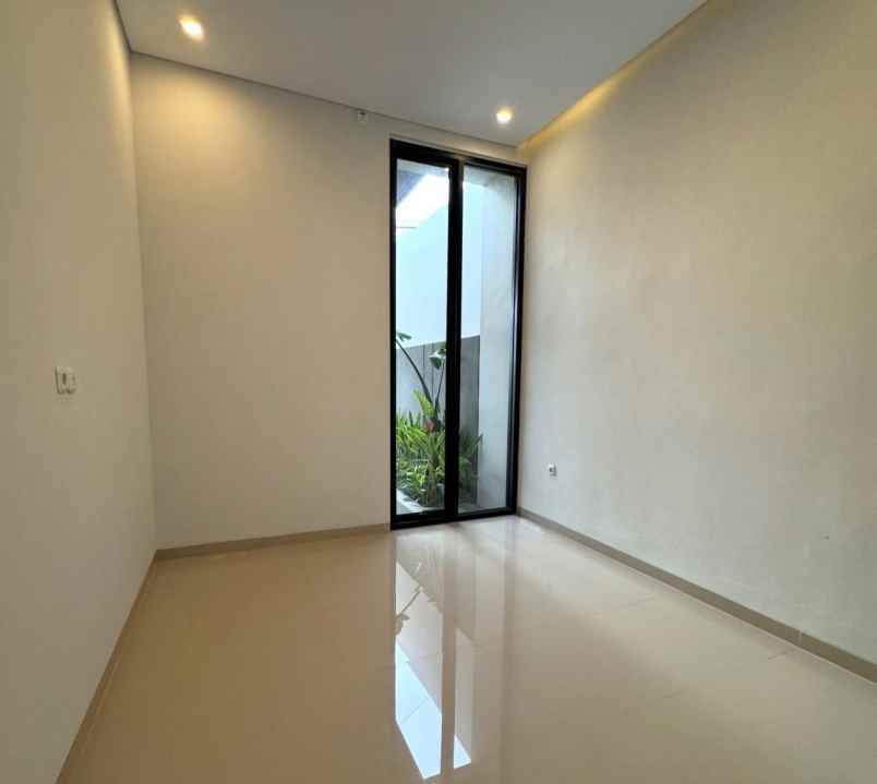 dijual rumah 2 lantai siap huni jakal km 13