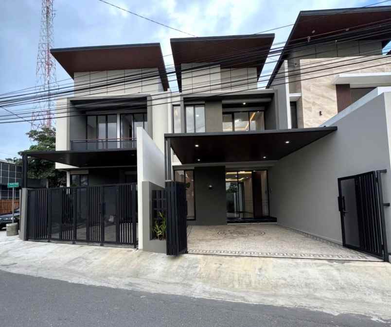 dijual rumah 2 lantai siap huni jakal km 13