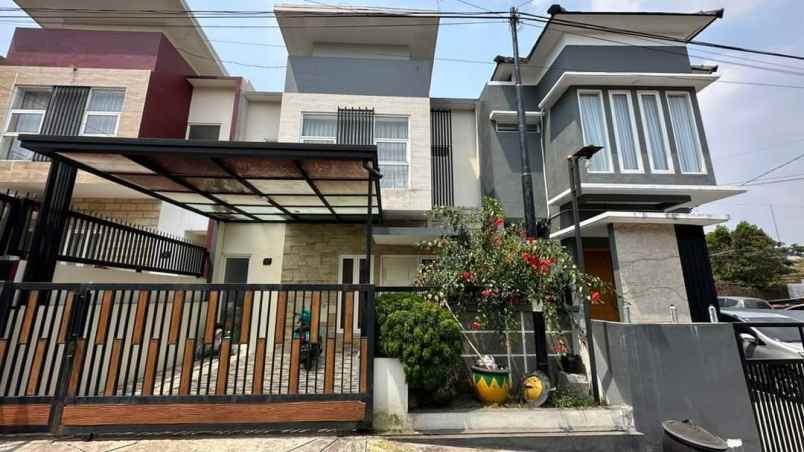 dijual rumah 2 lantai siap huni lokasi sulfat malang