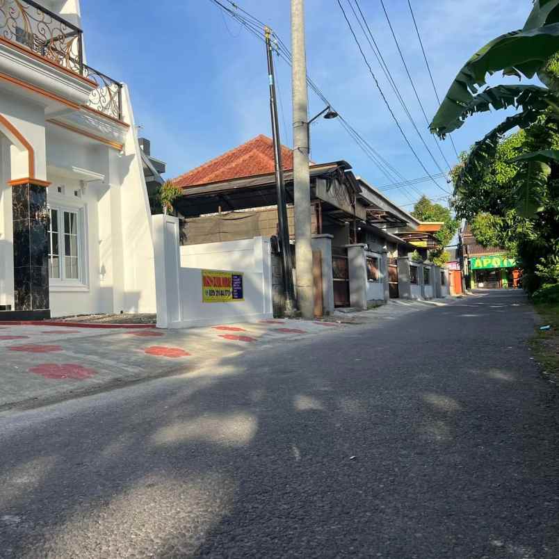 dijual rumah 850 meter ke ringroad barat