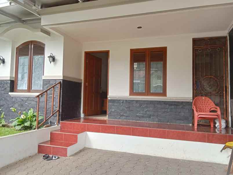 dijual rumah antapani