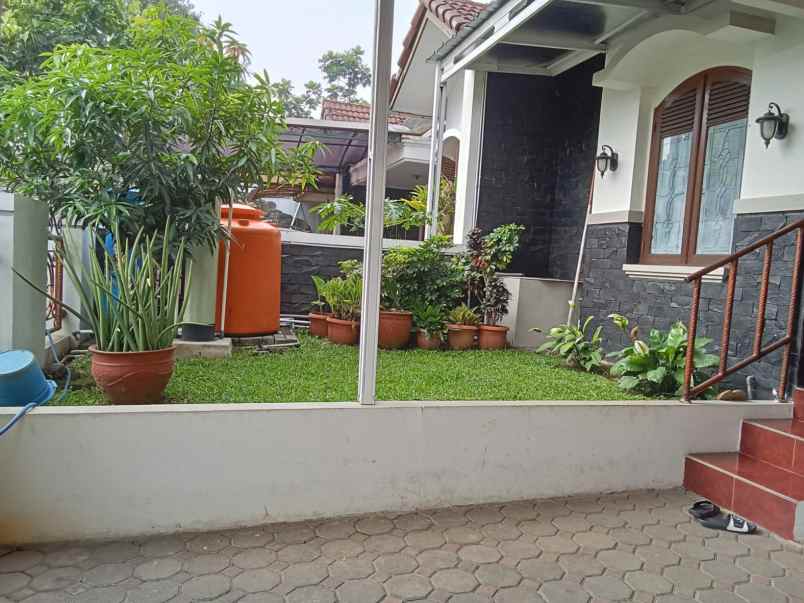 dijual rumah antapani