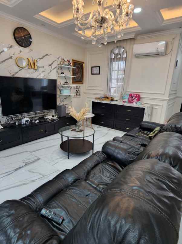 dijual rumah antapani